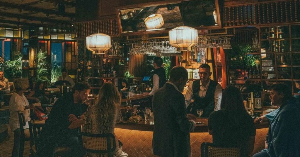 Jazz‑age bar at Mimi Kakushi restaurant in Dubai with 1920s décor